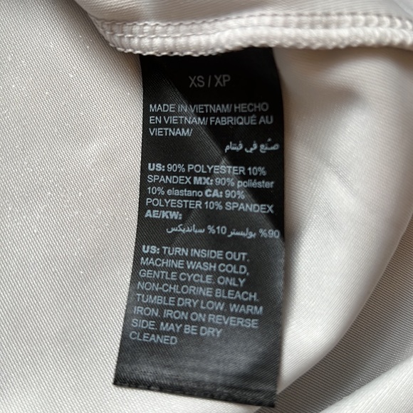 White House Black Market WHBM Short Sleeve Velvet Tee NWOT XS - Picture 6 of 7